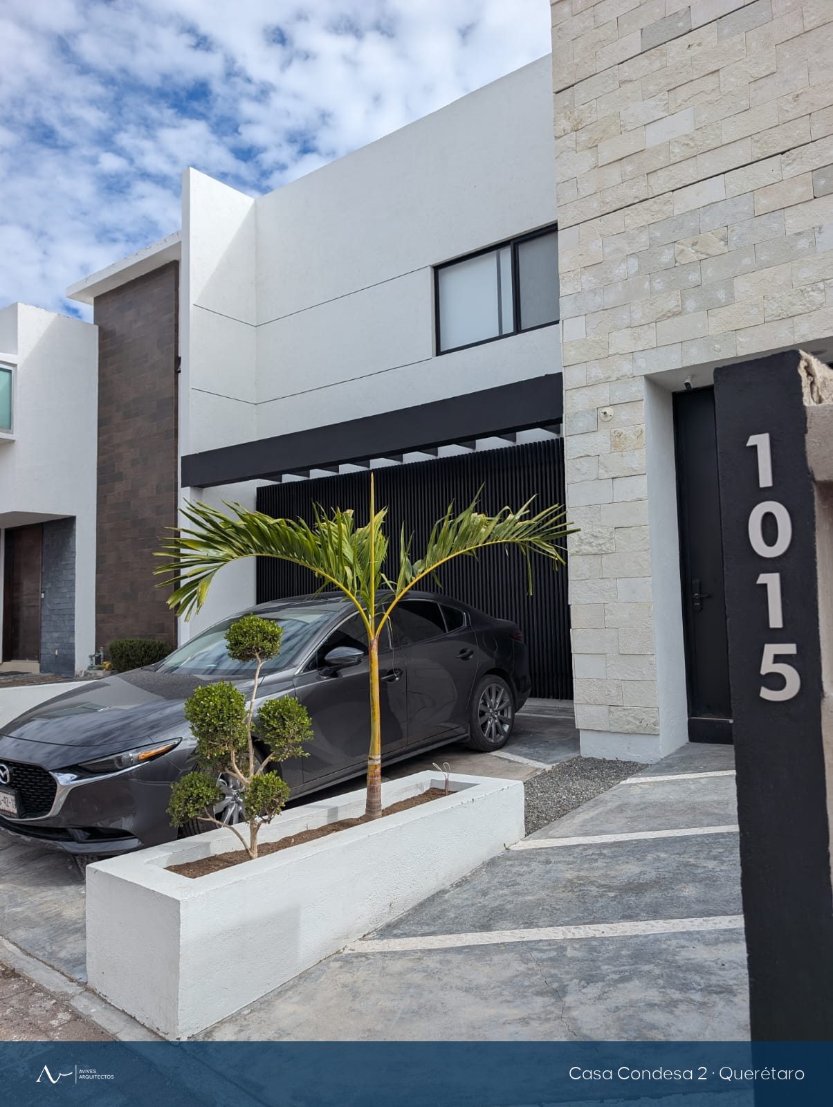 Fachada terminada de la Casa Condesa 2 en Condesa Juriquilla, Querétaro